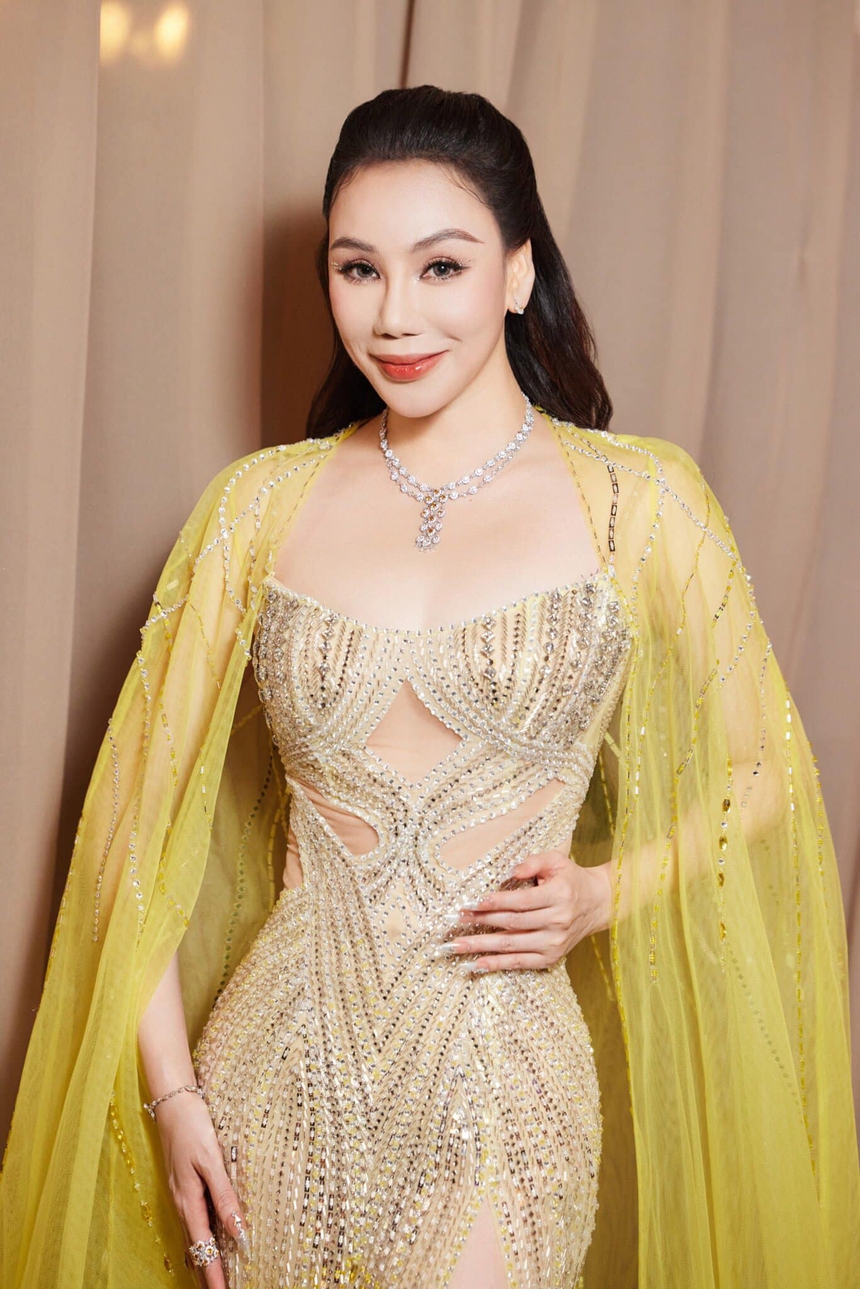 Hồ Quỳnh Hương thấy mình giống đàn ông, giữ thói quen trả tiền mỗi khi hẹn hò - Ảnh 1.