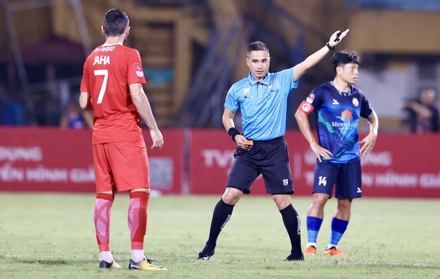 Tổng hợp vòng 18 V-League 2023/24: SLNA thay tướng nhưng chưa "đổi vận", đội của Hoàng Đức lâm nguy - Ảnh 5.