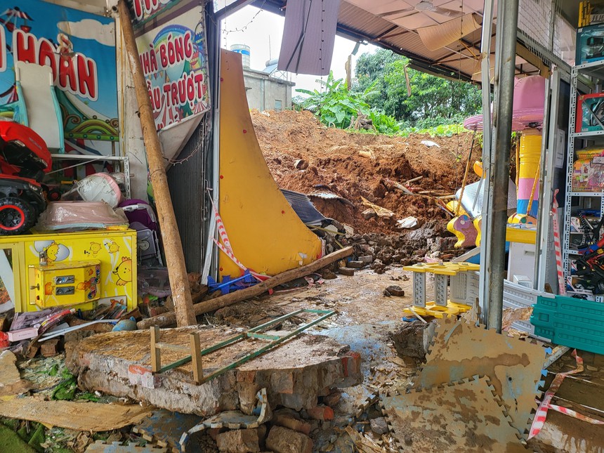 Vụ sập tường ở Ba Vì (Hà Nội): Hỗ trợ các gia đình có người tử vong - Ảnh 1.