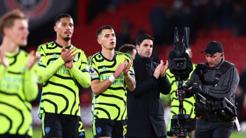 Arsenal đua vô địch Premier League: Thắng MU rồi, chờ Man City sảy chân thôi - Ảnh 2.