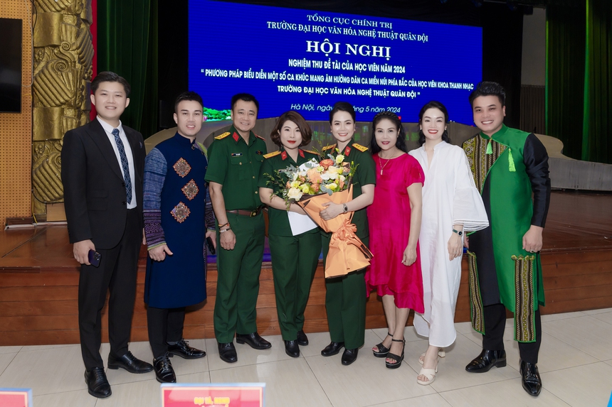 Lương Nguyệt Anh cùng học trò nghiên cứu phương pháp biểu diễn ca khúc mang âm hưởng dân ca - Ảnh 1. Lương Nguyệt Anh cùng học trò nghiên cứu phương pháp biểu diễn ca khúc mang âm hưởng dân ca - Ảnh 1.