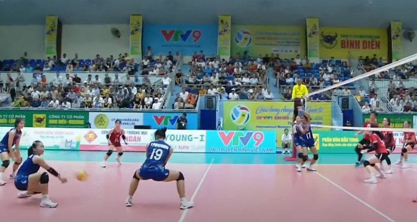 Bích Tuyền bất ngờ chạy sang xin lỗi tuyển thủ Thái Lan ngay trong trận, được CĐV khen ngợi vì hành động đẹp - Ảnh 3.