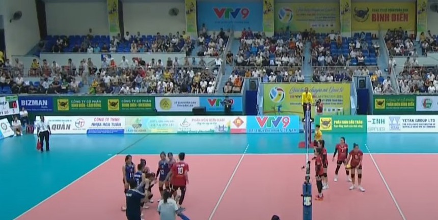 Bích Tuyền bất ngờ chạy sang xin lỗi tuyển thủ Thái Lan ngay trong trận, được CĐV khen ngợi vì hành động đẹp - Ảnh 4.