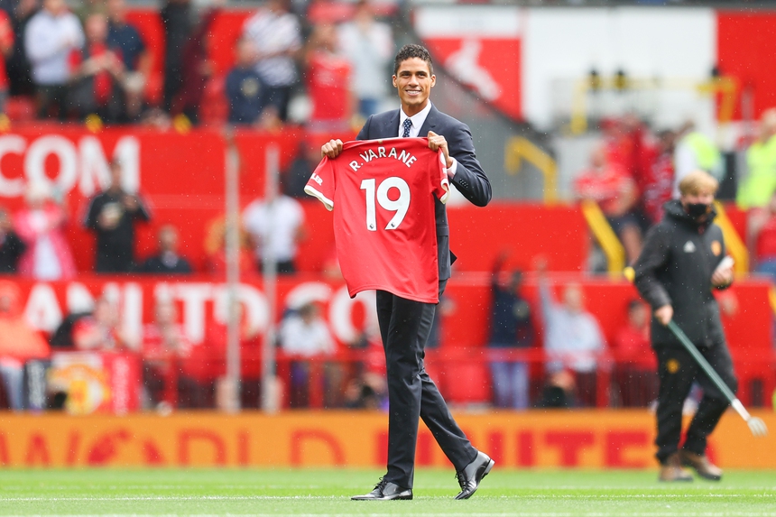 MU chính thức chia tay Varane sau khi từ chối gia hạn hợp đồng - Ảnh 3.