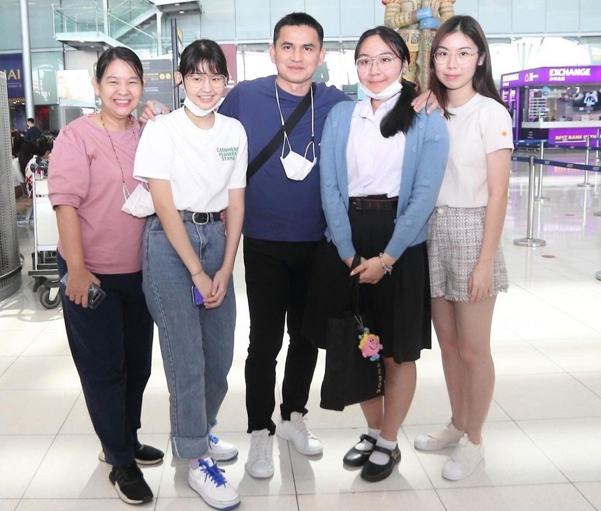 Gia đình tuyệt vời của Kiatisuk, có vợ tâm lý và 3 cô con gái xinh đẹp - Ảnh 8.