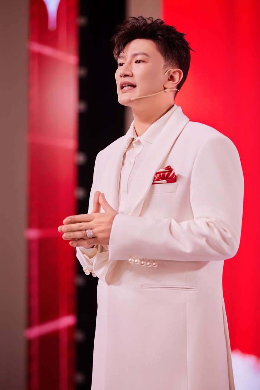 Dược sĩ Tiến tung concert miễn phí dành cho sinh viên với dàn nghệ sĩ nam đình đám - Ảnh 1.