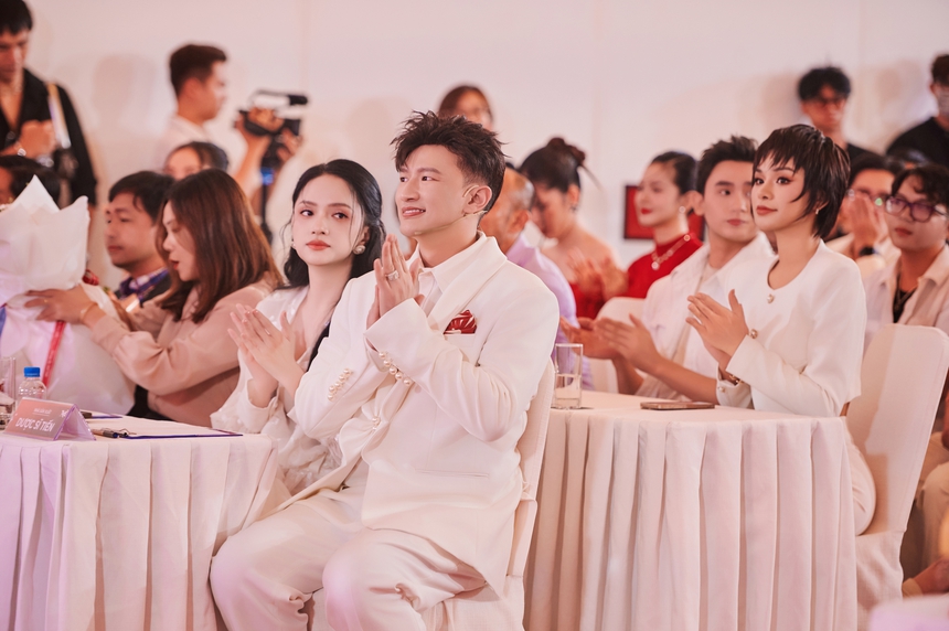 Dược sĩ Tiến tung concert miễn phí dành cho sinh viên với dàn nghệ sĩ nam đình đám - Ảnh 4.