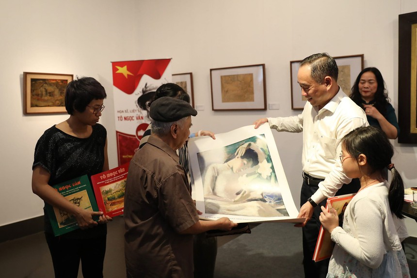 Họa sĩ Tô Ngọc Vân: Người nhìn 'xuyên trước' các dòng chảy hội họa - Ảnh 2.