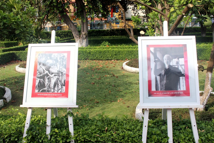 Kỷ niệm 134 năm Ngày sinh nhật Bác: Triển lãm ảnh 'Cuộc sống đời thường của Bác Hồ' - Ảnh 1.