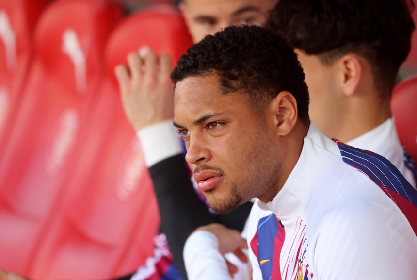 Vitor Roque đang là vấn đề tranh luận ở Barca