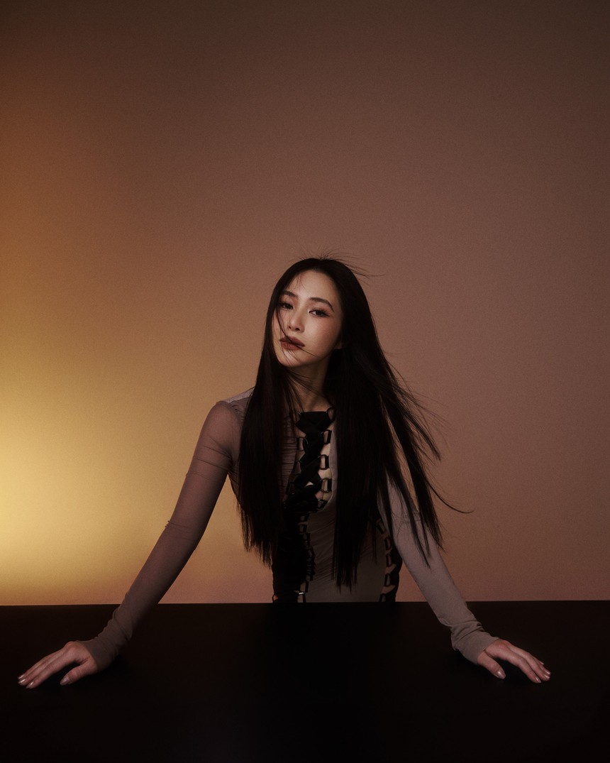 "Giao lộ thời gian" mùa 4 mang Hoàng Hải và Hương Tràm đến sân khấu "Love in the Bay" - Ảnh 1.