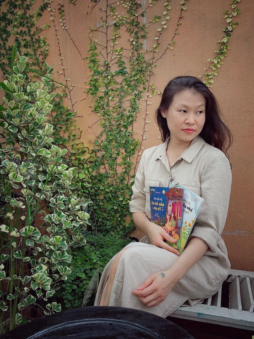 Hướng tới Lễ trao giải Dế Mèn 2024: Nhà văn May, người 'vun đắp tâm hồn' cho trẻ em - Ảnh 2. Hướng tới Lễ trao giải Dế Mèn 2024: Nhà văn May, người 'vun đắp tâm hồn' cho trẻ em - Ảnh 2.