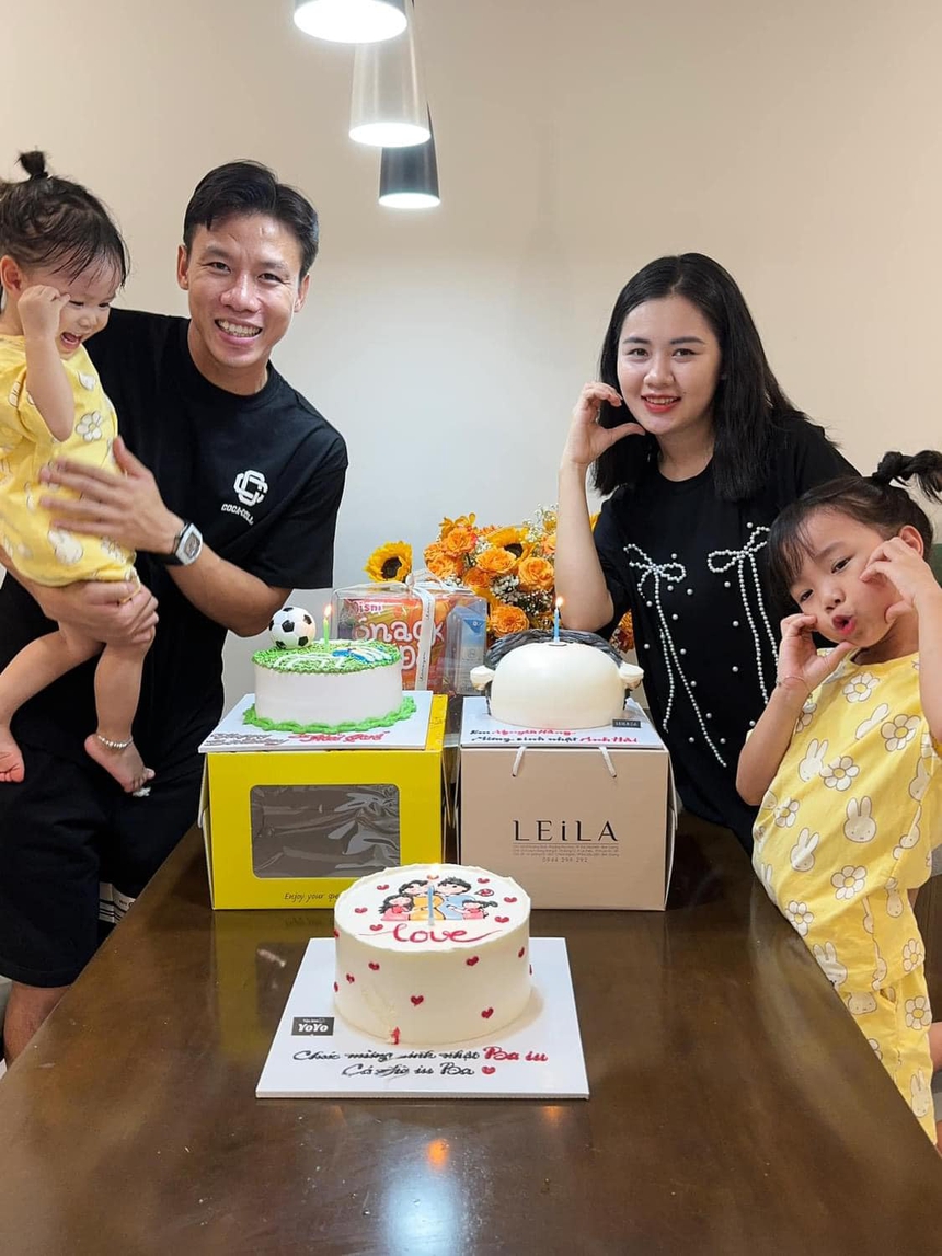 Quế Ngọc Hải mừng sinh nhật tuổi 31 bên vợ con Quế Ngọc Hải mừng sinh nhật tuổi 31 bên vợ con