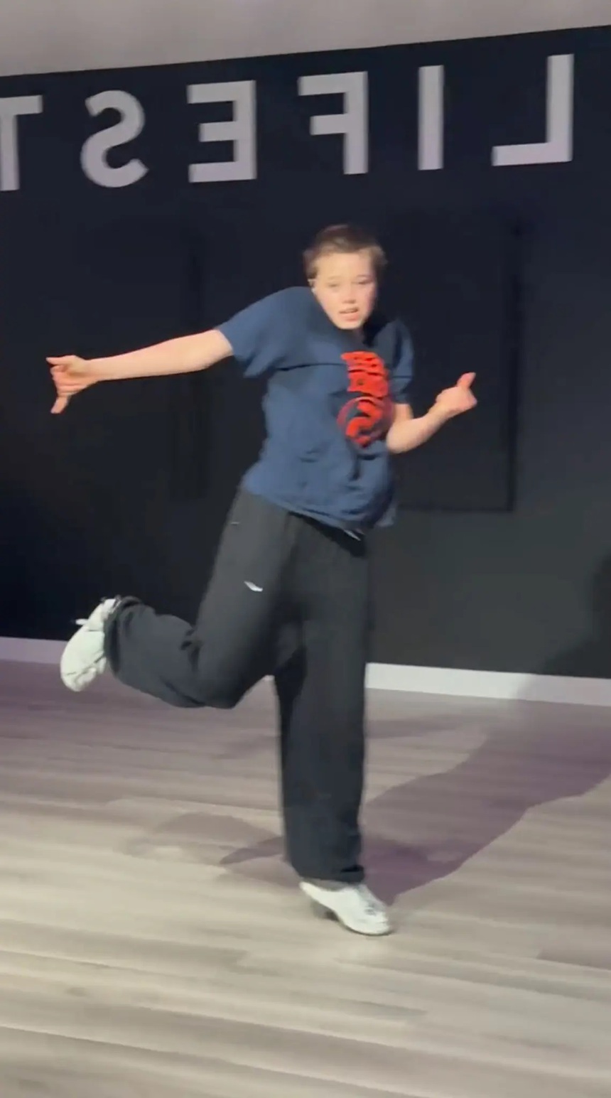 Shiloh, con gái 17 tuổi của Angelina Jolie và Brad Pitt, thể hiện kỹ năng nhảy điêu luyện trong video mới - Ảnh 4.