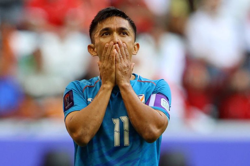 Chân sút châu Á ghi nhiều bàn nhất chia tay ĐTQG, từng ngồi chung mâm với Ronaldo và Messi - Ảnh 2.