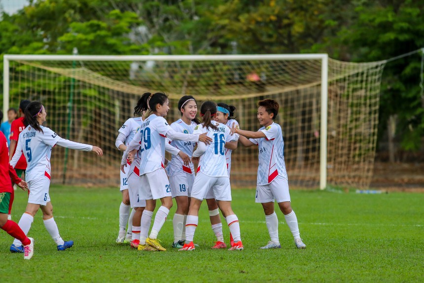 "Hotgirl" bóng đá nữ giúp Hà Nội 1 đua vô địch - Ảnh 1. "Hotgirl" bóng đá nữ giúp Hà Nội 1 đua vô địch - Ảnh 1.