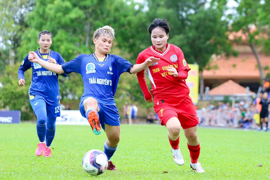 "Hotgirl" bóng đá nữ giúp Hà Nội 1 đua vô địch - Ảnh 2. "Hotgirl" bóng đá nữ giúp Hà Nội 1 đua vô địch - Ảnh 2.