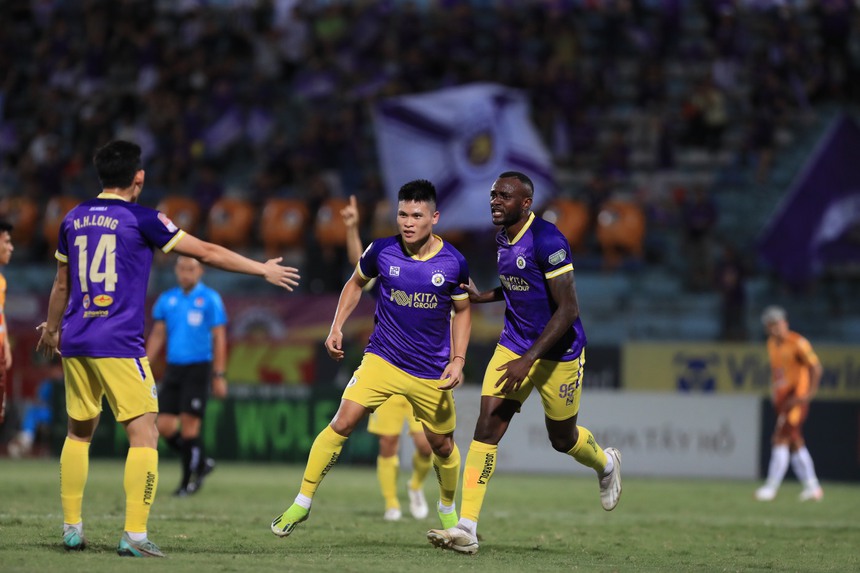 Tuấn Hải - Văn Quyết tỏa sáng, CLB Hà Nội khiến HAGL ngắt mạch trận thăng hoa - Ảnh 2. Tuấn Hải - Văn Quyết tỏa sáng, CLB Hà Nội khiến HAGL ngắt mạch trận thăng hoa - Ảnh 2.