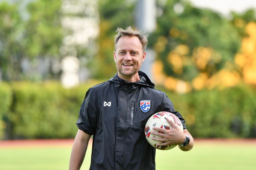 Bất ngờ với mức lương HLV Polking tại CAHN, xấp xỉ Kim Sang Sik - Ảnh 2.