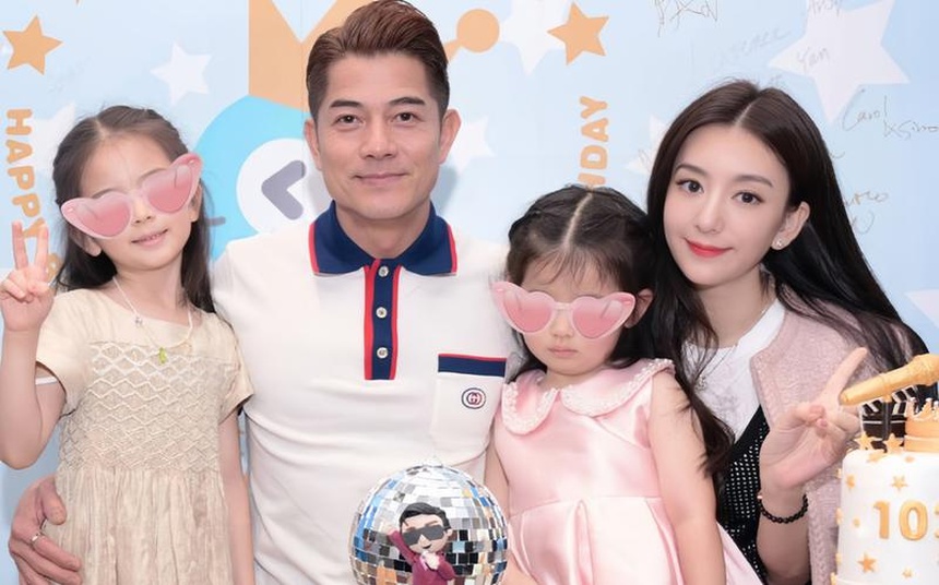 Quách Phú Thành giải thích việc con gái viết ngược sau khi gây xôn xao dư luận - Ảnh 2.