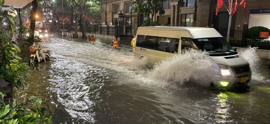 Bắc Bộ, Trung Bộ và Tây Nguyên ngày nắng, chiều tối mưa dông - Ảnh 1.