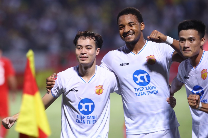 Kết quả V-League: Nam Định vấp ngã trên sân của Viettel, Bình Định hòa kịch tính Hải Phòng - Ảnh 2. Kết quả V-League: Nam Định vấp ngã trên sân của Viettel, Bình Định hòa kịch tính Hải Phòng - Ảnh 2.