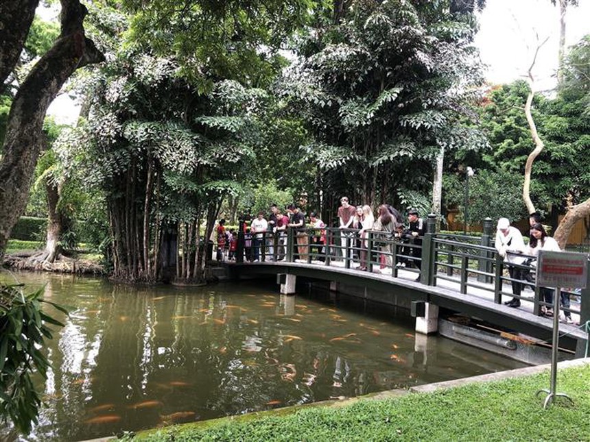 Kỷ niệm 134 năm ngày sinh Chủ tịch Hồ Chí Minh: Lặng thầm làm đẹp Khu di tích Phủ Chủ tịch - Ảnh 2. Kỷ niệm 134 năm ngày sinh Chủ tịch Hồ Chí Minh: Lặng thầm làm đẹp Khu di tích Phủ Chủ tịch - Ảnh 2.