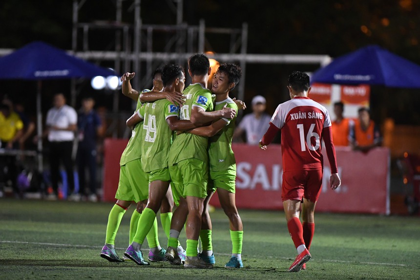 Chỉ cón 1 đội bóng toàn thắng sau hai trận ở HPL-S11, SHB ngược dòng chiến thắng trong trận 'thủy chiến' - Ảnh 3. Chỉ cón 1 đội bóng toàn thắng sau hai trận ở HPL-S11, SHB ngược dòng chiến thắng trong trận 'thủy chiến' - Ảnh 3.