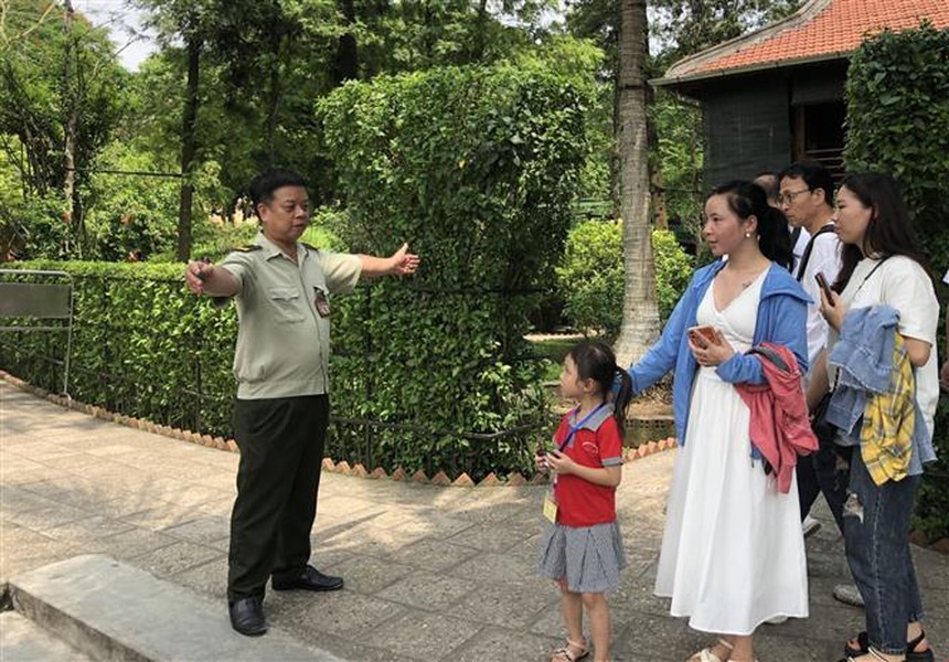 Kỷ niệm 134 năm ngày sinh Chủ tịch Hồ Chí Minh: Lặng thầm làm đẹp Khu di tích Phủ Chủ tịch - Ảnh 5. Kỷ niệm 134 năm ngày sinh Chủ tịch Hồ Chí Minh: Lặng thầm làm đẹp Khu di tích Phủ Chủ tịch - Ảnh 5.