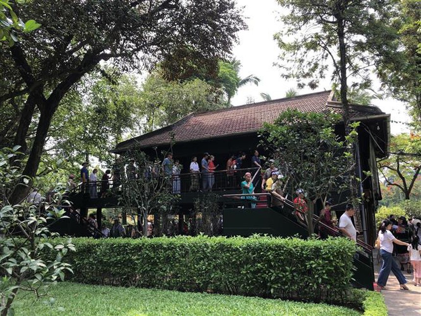 Kỷ niệm 134 năm ngày sinh Chủ tịch Hồ Chí Minh: Lặng thầm làm đẹp Khu di tích Phủ Chủ tịch - Ảnh 3. Kỷ niệm 134 năm ngày sinh Chủ tịch Hồ Chí Minh: Lặng thầm làm đẹp Khu di tích Phủ Chủ tịch - Ảnh 3.