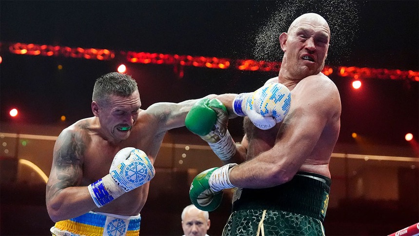 Đánh bại Tyson Fury, tay đấm từng là cưu cầu thủ chuyên nghiệp thống nhất 4 đai quyền Anh hạng nặng - Ảnh 2. Đánh bại Tyson Fury, tay đấm từng là cưu cầu thủ chuyên nghiệp thống nhất 4 đai quyền Anh hạng nặng - Ảnh 2.