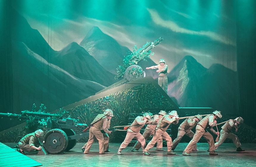 Điện Biên Phủ - nguồn cảm hứng bất tận: 'Điện Biên vẫy gọi' - Khúc tráng ca và tình ca - Ảnh 1. Điện Biên Phủ - nguồn cảm hứng bất tận: 'Điện Biên vẫy gọi' - Khúc tráng ca và tình ca - Ảnh 1.