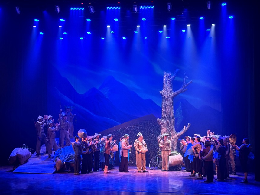 Điện Biên Phủ - nguồn cảm hứng bất tận: 'Điện Biên vẫy gọi' - Khúc tráng ca và tình ca - Ảnh 2. Điện Biên Phủ - nguồn cảm hứng bất tận: 'Điện Biên vẫy gọi' - Khúc tráng ca và tình ca - Ảnh 2.