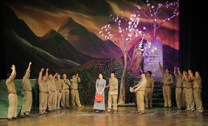 Điện Biên Phủ - nguồn cảm hứng bất tận: 'Điện Biên vẫy gọi' - Khúc tráng ca và tình ca - Ảnh 3. Điện Biên Phủ - nguồn cảm hứng bất tận: 'Điện Biên vẫy gọi' - Khúc tráng ca và tình ca - Ảnh 3.