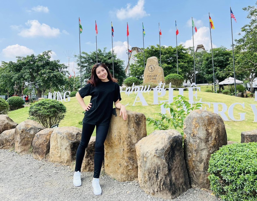 Nhan sắc vượt thời gian của hoa khôi Phạm Thị Yến ở tuổi 39 trong bộ ảnh mới nhất tháng 5/2024 - Ảnh 9.