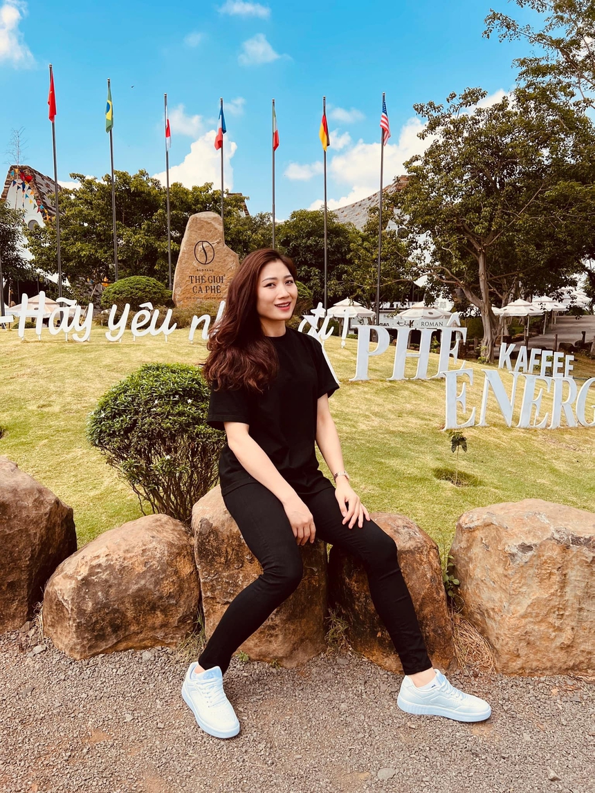 Nhan sắc vượt thời gian của hoa khôi Phạm Thị Yến ở tuổi 39 trong bộ ảnh mới nhất tháng 5/2024 - Ảnh 7.