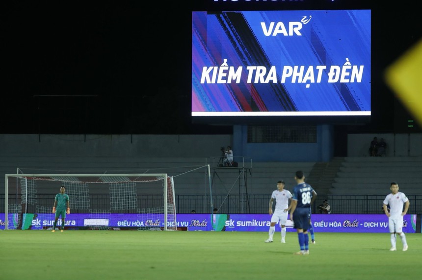 VAR chỉ xuất hiện ở hai trận tại vòng 20 V-League 2023/24 - Ảnh 2. VAR chỉ xuất hiện ở hai trận tại vòng 20 V-League 2023/24 - Ảnh 2.
