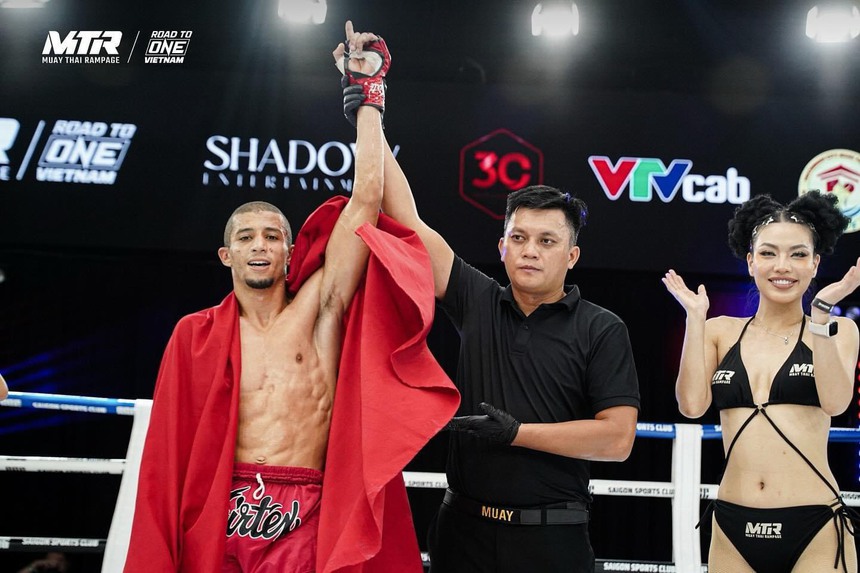 Võ sĩ đánh bại Nguyễn Trần Duy Nhất đại thắng vòng loại giải đấu giá trị "khủng" - Ảnh 2.