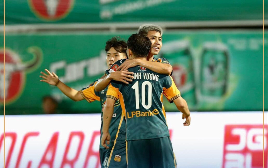 HAGL thắng nhọc đội bóng của Xuân Trường, Bình Dương lại gây khó hiểu - Ảnh 1. HAGL thắng nhọc đội bóng của Xuân Trường, Bình Dương lại gây khó hiểu - Ảnh 1.