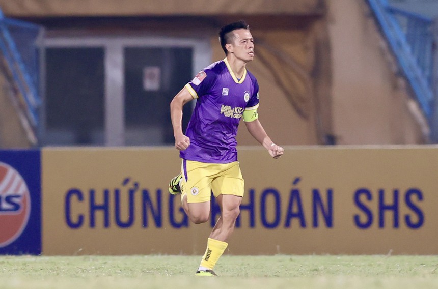 Văn Quyết ghi điểm với HLV Kim Sang Sik - Ảnh 2.