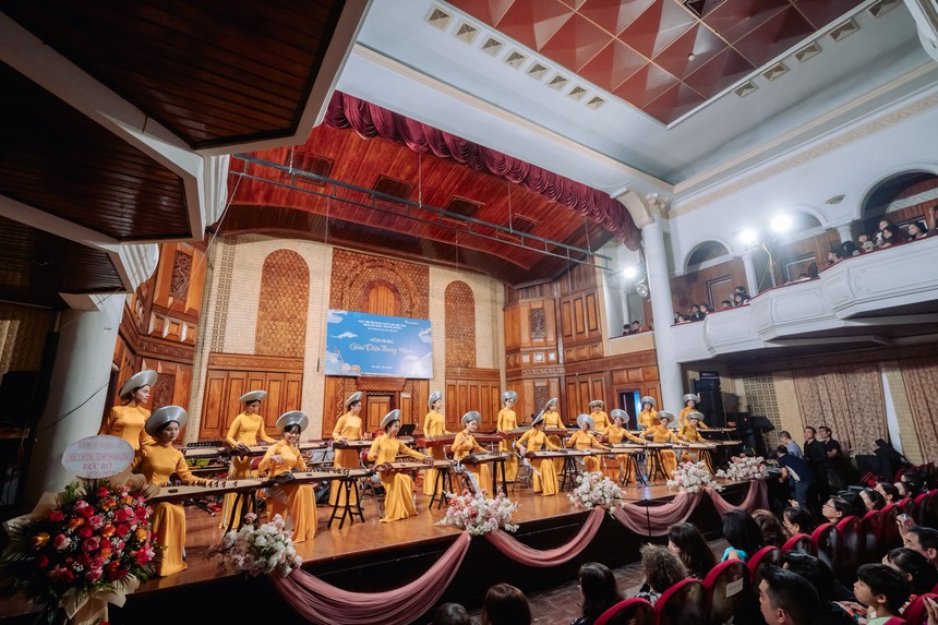 Hòa nhạc "Giai điệu tháng Năm" - Ảnh 2.