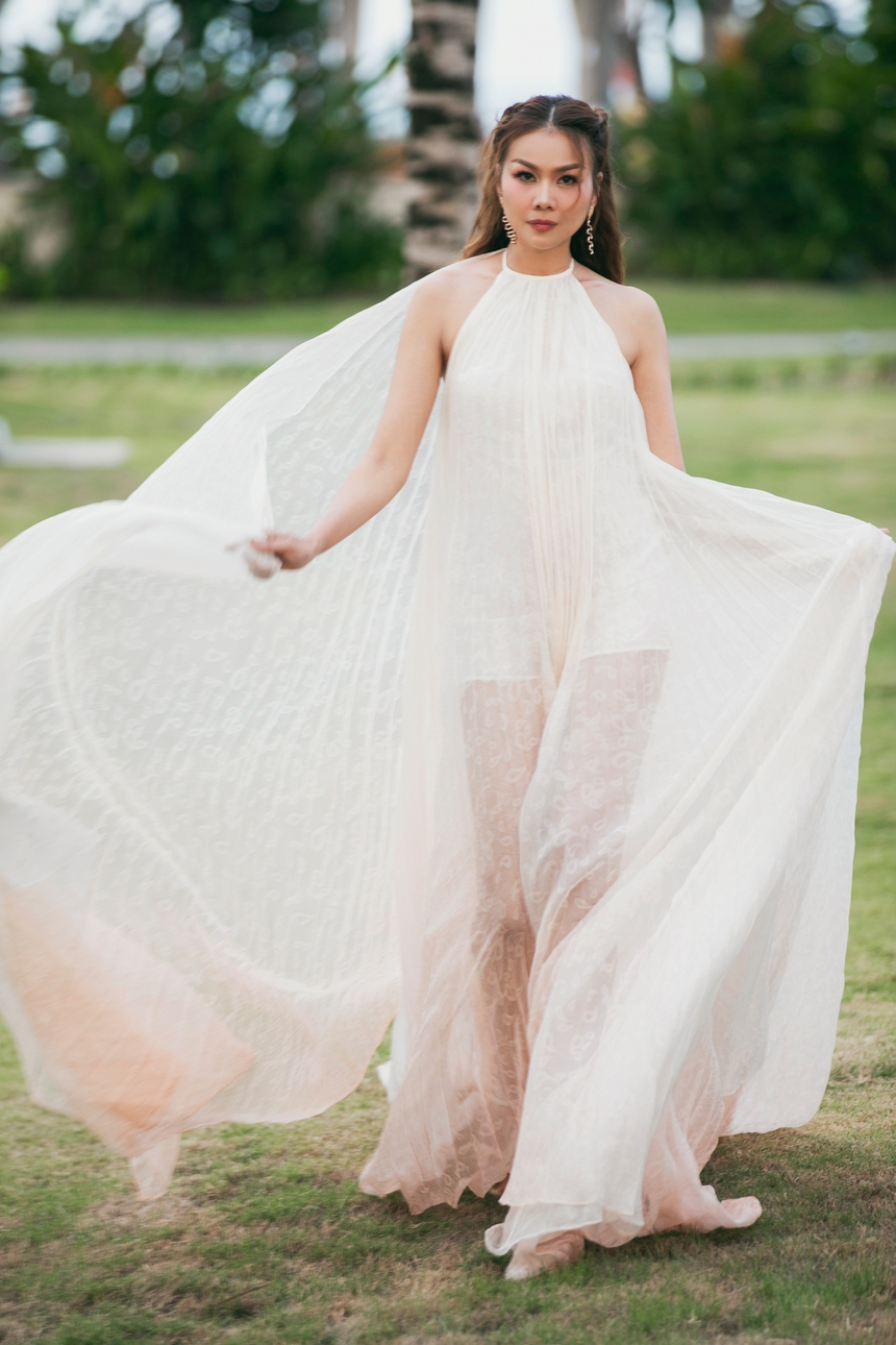 Thanh Hằng đọ sắc Hương Giang trên sàn diễn - Ảnh 2. Thanh Hằng đọ sắc Hương Giang trên sàn diễn - Ảnh 2.