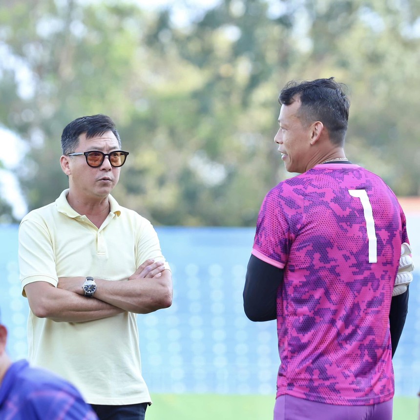 Tin nóng bóng đá Việt 22/5: Hé lộ đội ngũ trợ lý người Việt của HLV Kim Sang Sik, 'gà cưng' của thầy Park đến HAGL - Ảnh 5.