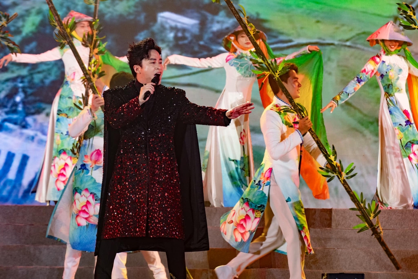 Ca sĩ Tùng Dương yêu đất nước với rock - Ảnh 1.