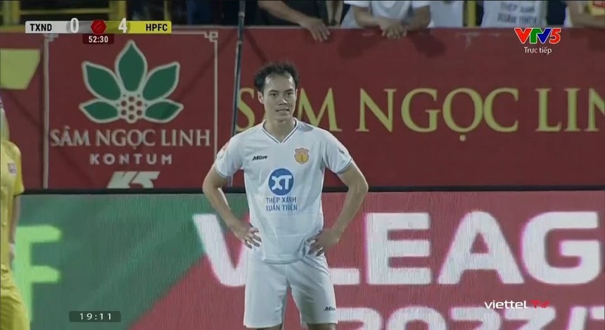 Văn Toàn thẫn thờ nhìn đội nhà thua đậm một cách khó tin, giấc mơ vô địch của cựu sao HAGL bị đe dọa? - Ảnh 2. Văn Toàn thẫn thờ nhìn đội nhà thua đậm một cách khó tin, giấc mơ vô địch của cựu sao HAGL bị đe dọa? - Ảnh 2.