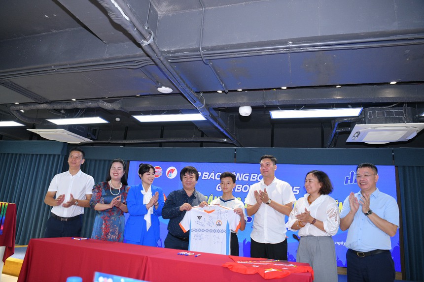 Giải bóng đá U15 các dân tộc thiểu số tỉnh Điện Biên - Cúp Hiup 2024: Sân chơi nhân văn dành cho trẻ em - Ảnh 3.