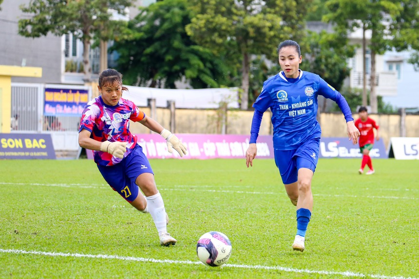 Đội của bầu Hiển chặn đà toàn thắng của dàn sao tuyển thủ quốc gia - Ảnh 3.