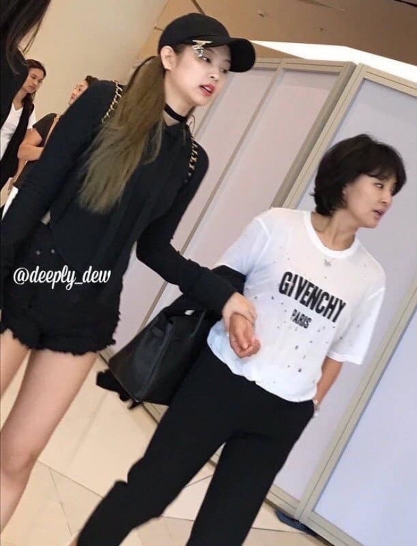 Blackpink và idol Kpop thừa hưởng nhan sắc tự nhiên từ mẹ - Ảnh 3.