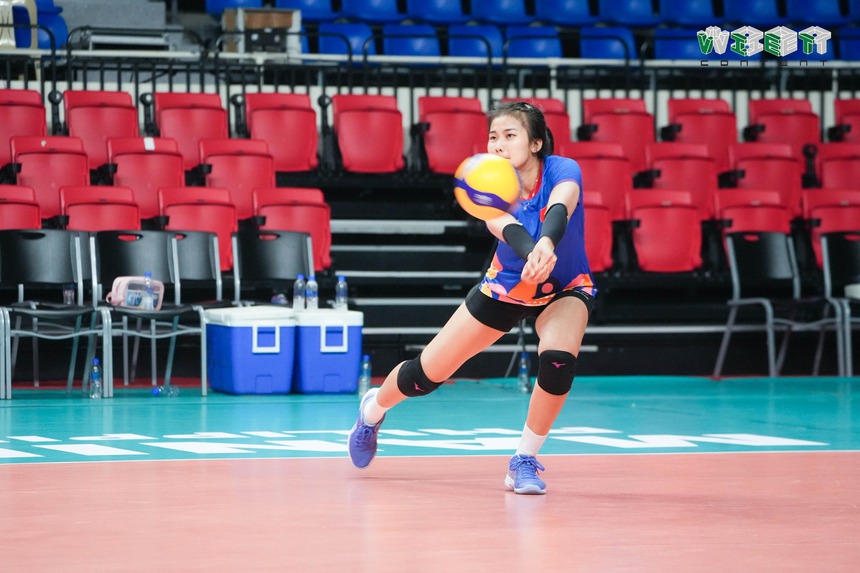 Trà My (20 tuổi) chính thức ra mắt tuyển bóng chuyền nữ Việt Nam khi ra sân thi đấu ở trận gặp Hong Kong (Trung Quốc) ở AVC Challenge Cup 2024 Trà My (20 tuổi) chính thức ra mắt tuyển bóng chuyền nữ Việt Nam khi ra sân thi đấu ở trận gặp Hong Kong (Trung Quốc) ở AVC Challenge Cup 2024