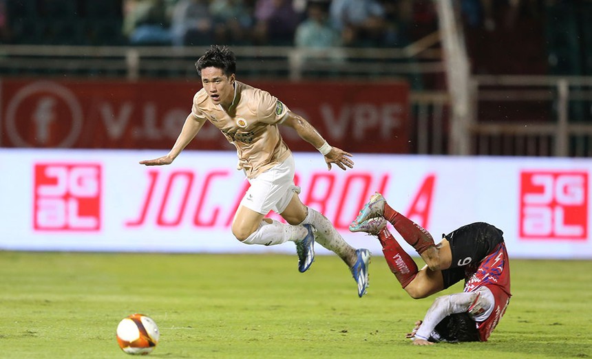 Quang Hải vẫn muốn ở lại CAHN, HLV Polking chưa chắc ngày đến thay HLV Trần Tiến Đại - Ảnh 1.